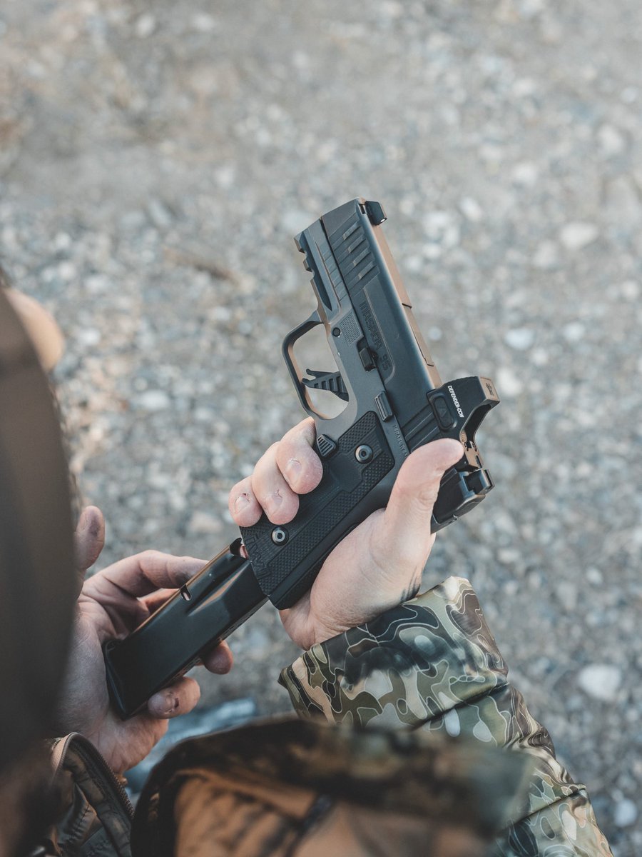 MischiefMach's tweet image. The @IWIUS Masada slim commander elite is the meta of concealed carry pistol’s.