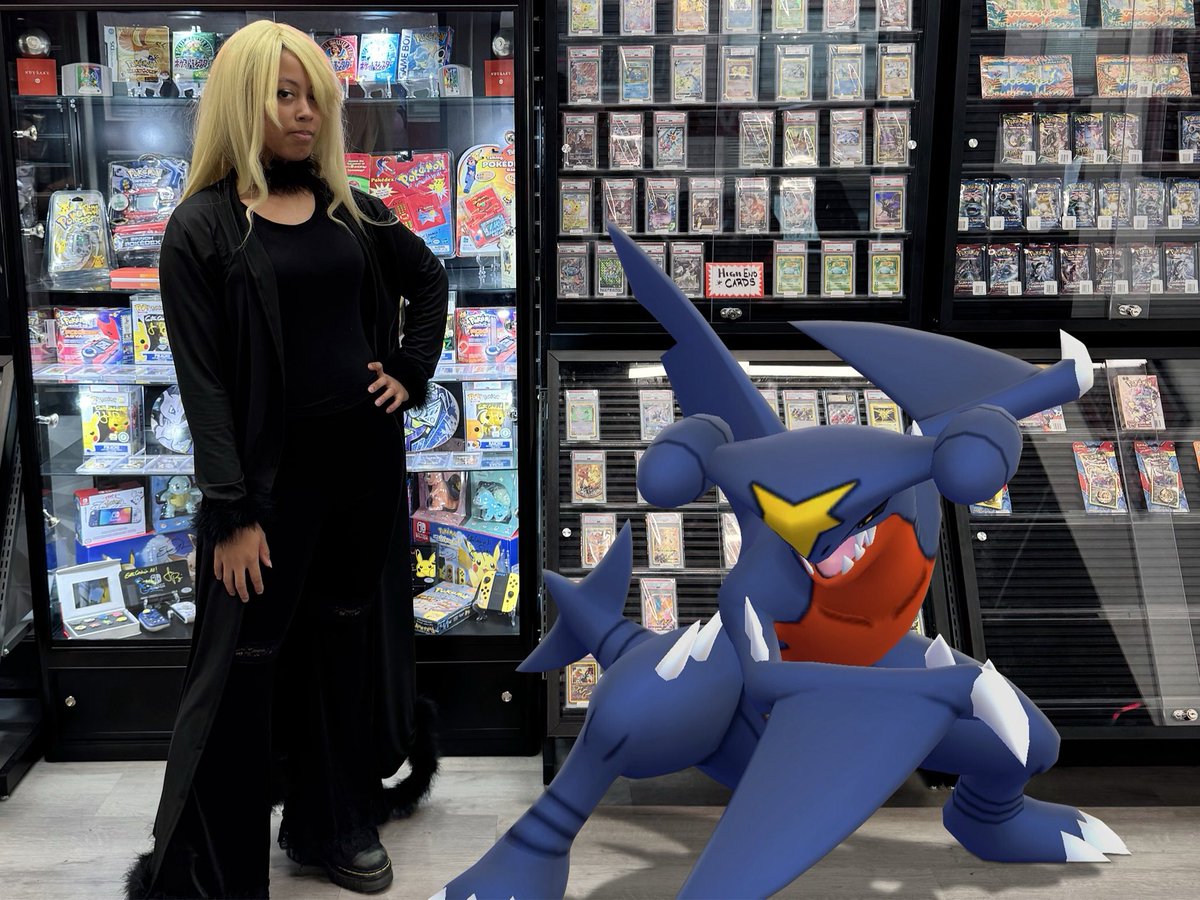 aaronspokesnaps's tweet image. Power? Style? Presence? Destiny Amore (IG) in #cosplay as Cynthia and her Garchomp have it all! Also, why do I hear boss music? 🐲

#Pokemon #PokemonGO #ポケモン #ポケモンGO #PokemonGOAR #GOSnapshot #GOSnapshotCelebration #ARoftheDay 
#ポケモンAR