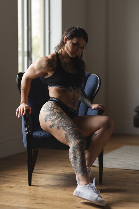 Watch Cleo Mercury 💫's leaked NSFW photo on TwXstars