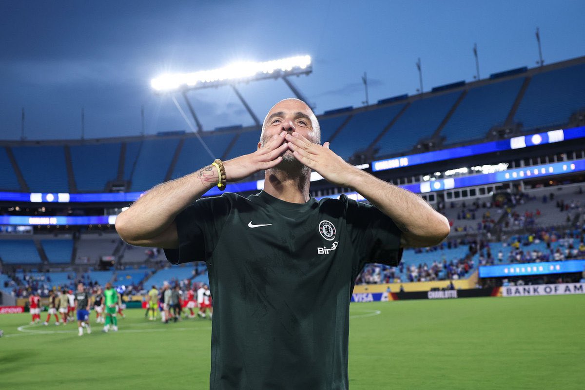 ChelseaFrance's tweet photo. On l’a critiqué, parfois à juste titre, mais la fin de saison en Premier League, la finale de Conference League et la phase éliminatoire de la Coupe du Monde des clubs nous montrent que cet homme peut vraiment construire quelque chose sur le long terme à Chelsea.

Que le board lui offre les joueurs qu’il demande.

Merci Enzo pour cette saison 💙