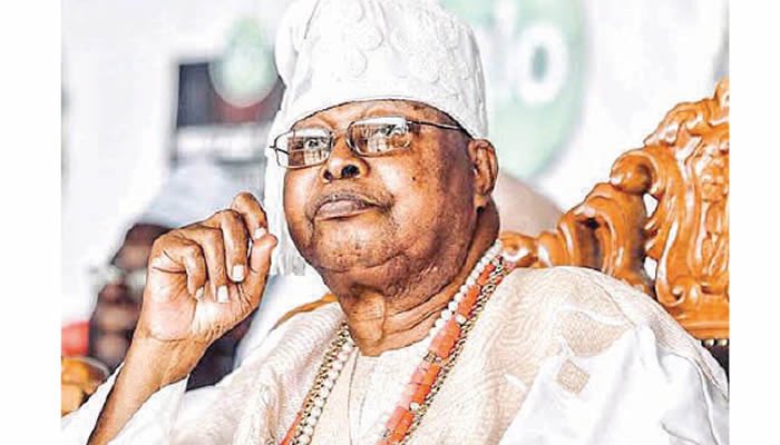 BosunAlao's tweet photo. Oba Sikiru Adetona, the Awujale of Ijebuland, Dies at 91

https://t.co/RYUtg2YR8n https://t.co/oP5uk01nsr