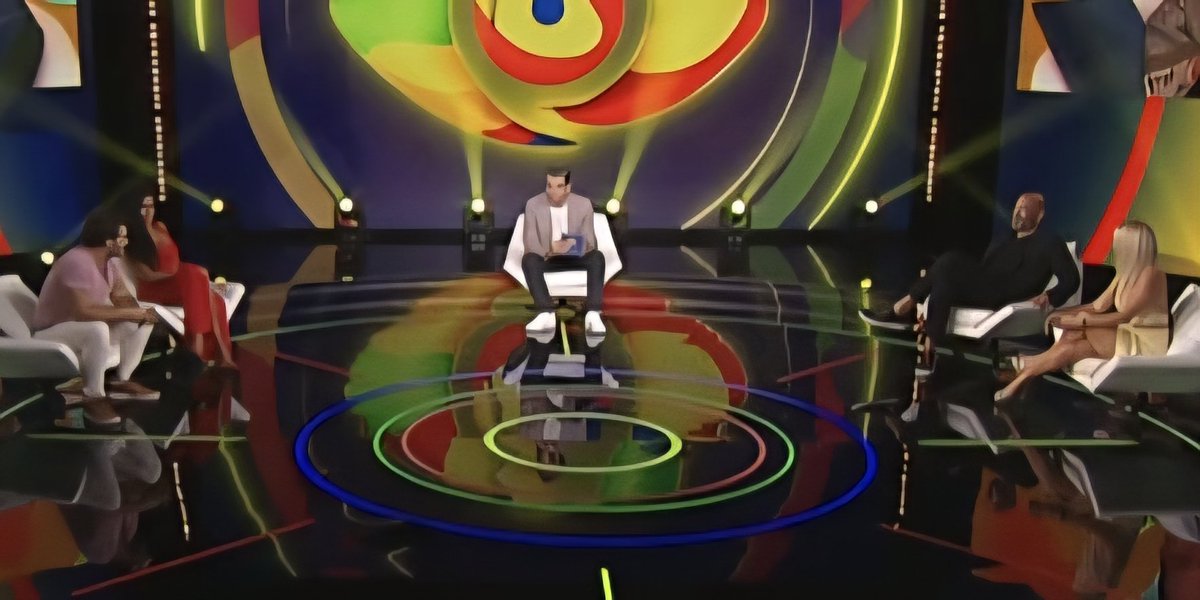 #bigbrothergr 

Αυτή με τα κόκκινα που δεν μιλάει ποια είναι πάλι;