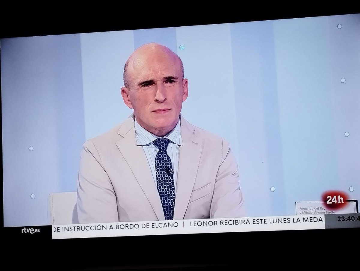ARMH_Memoria's tweet image. Vergonzoso el programa "La hora cultural" del canal 24 horas de @rtve con dos redactores de panfletos, que se dicen historiadores, exculpando en el año 2025 al golpe de Estado de Franco del origen de la guerra civil. ¡
Españoles: el NODO no ha muerto @CdItve