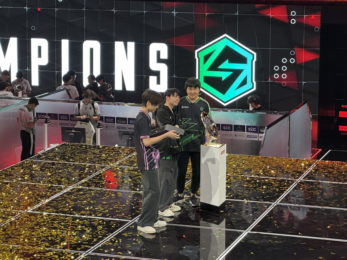 GFLean1301's tweet photo. champion🏆 https://t.co/EQO0jRY7pj