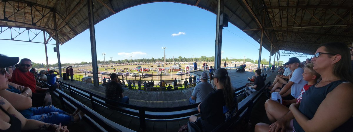ShaneAustin76's tweet photo. @ThonuesJason1 it's not Late Model racing but draws the best in the country and one of the best tribute races in the country at my local track. Tanner Pelster memorial race. RTJ is here. https://t.co/fFzw6UHe9e
