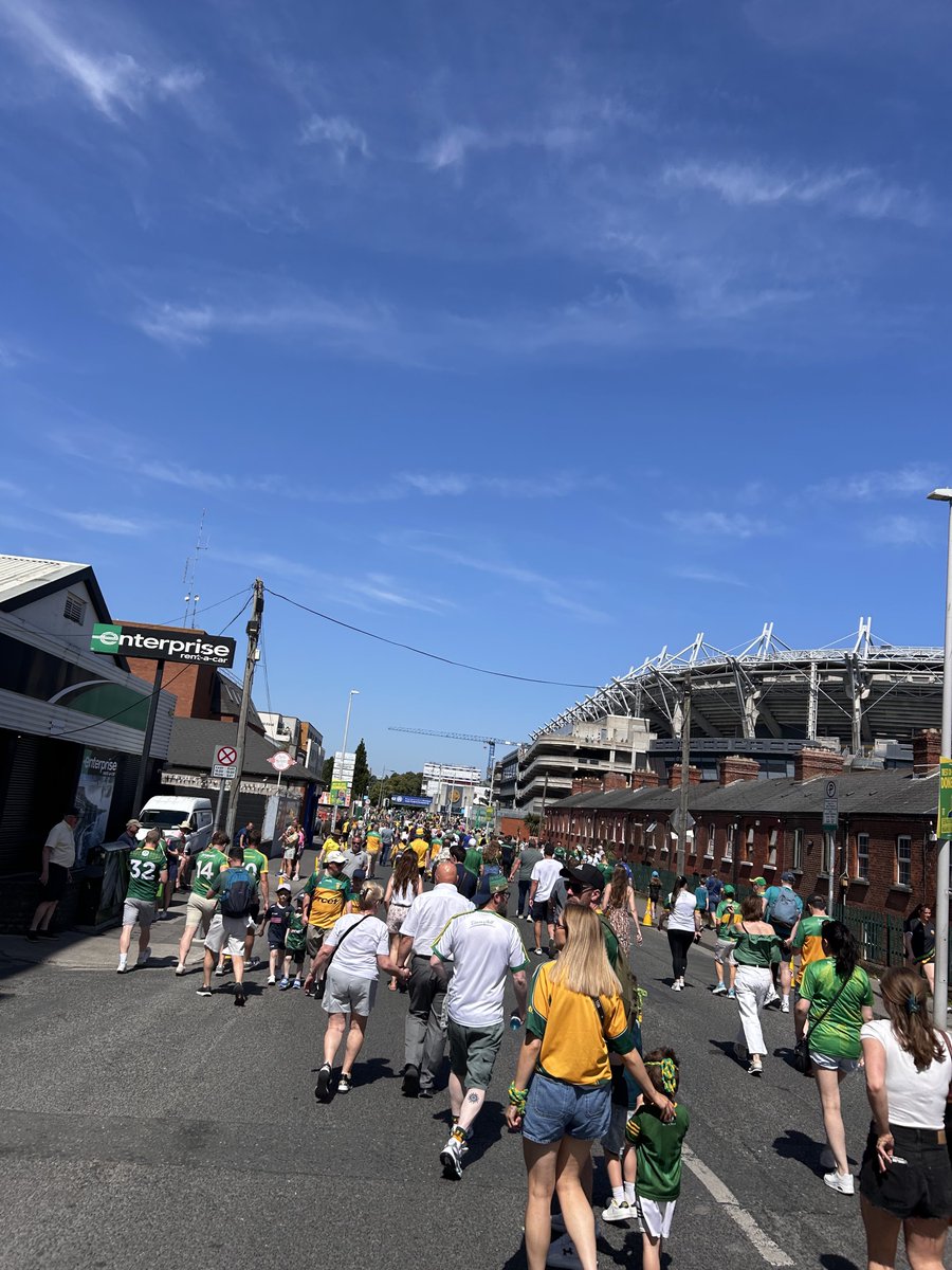 Immensely proud of this #Meath team. Today wasn’t our day, but the future is bright 🔰

Huge thanks to the players, management &amp; volunteers for an unforgettable journey

Congrats Donegal - fully deserved 🙌

Always a great day out in Croker, you never know who you might meet 🤣