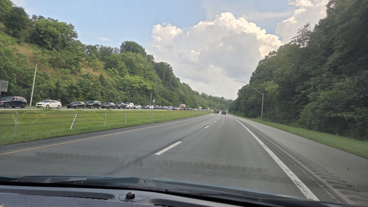 Bbabybear01's tweet photo. Major backup on the #Creighton Exit of #Route28 all the way to Pittsburgh Mills. Anyone know why? 

@kdka https://t.co/WBNWF1gb0l