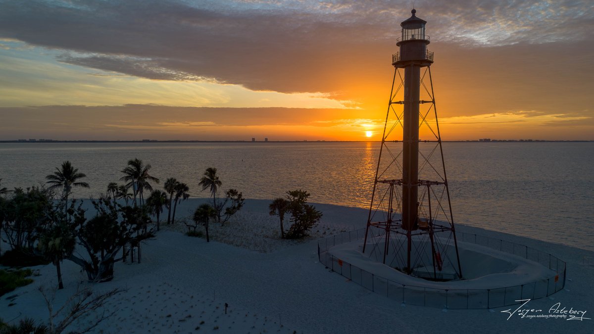 jka62's tweet image. Nice sunrise this morning at the Sanibel Lighthouse. I had to dance the noseeum jig. They were vicious. @winknews , @MattDevittWX