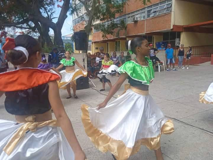 CiegodeAvilaTV's tweet photo. 👉 Variadas actividades en el Parque Martí en este Verano #SiempreJoven con cultura, recreación, deportes y gastronomía.

#LatirAvileño #CiegoEn26
#LaLuchaNoHaCesado https://t.co/zFszNr3f56