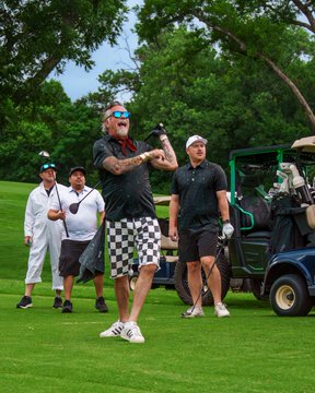 mechincFigure's tweet image. We broke in the new 'Bogeys & Burnouts' collab w/
@BogeyBrosGolfCo the only way we know how — with a few bad swings, cold @DrinkGarageBeer 's, & good times!
Go hit the course, and raise some hell ⛳️
🛠️ Snag yours before they're gone @ GasMonkeyGarage.com