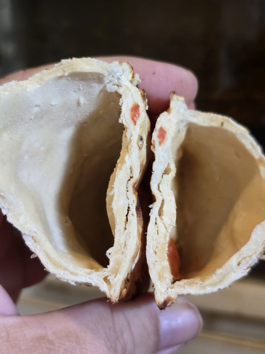 Fatass_Drew's tweet photo. Went to make a @hotpockets and not only did they remove the sleeves, they decided to take the filling away too..... https://t.co/HQJ47xKund
