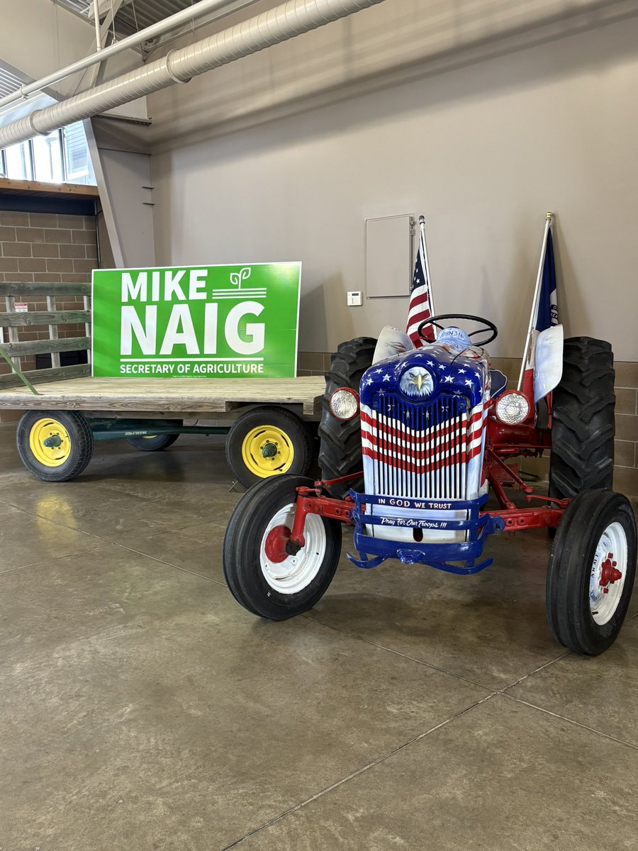 MikeNaigIA's tweet image. Thank you to everyone who joined us last night to support our campaign鈥攁nd a special thanks to @KimReynoldsIA and @joniernst for their strong leadership and friendship
Together, we鈥檙e fighting for #IowaAg and standing up for farms, families, and freedom! 馃嚭馃嚫