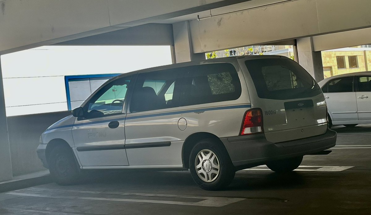 ClassicNigel's tweet photo. Rare ride find, an early 2nd gen Windstar without the dual sliding door option https://t.co/QLaxV4oGoP