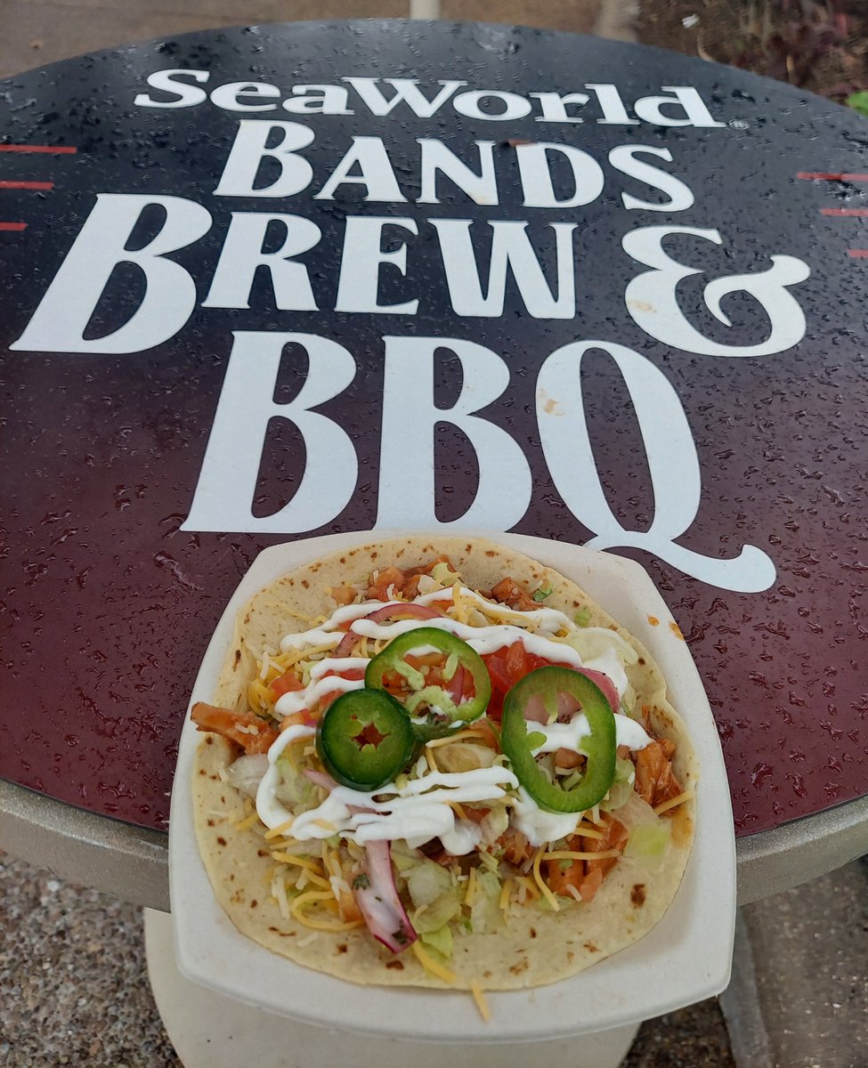 pastorjonself's tweet image. Smoked Chicken Tacos at @SeaWorld for Bands Brew &amp;amp; BBQ.
#themeparkfood