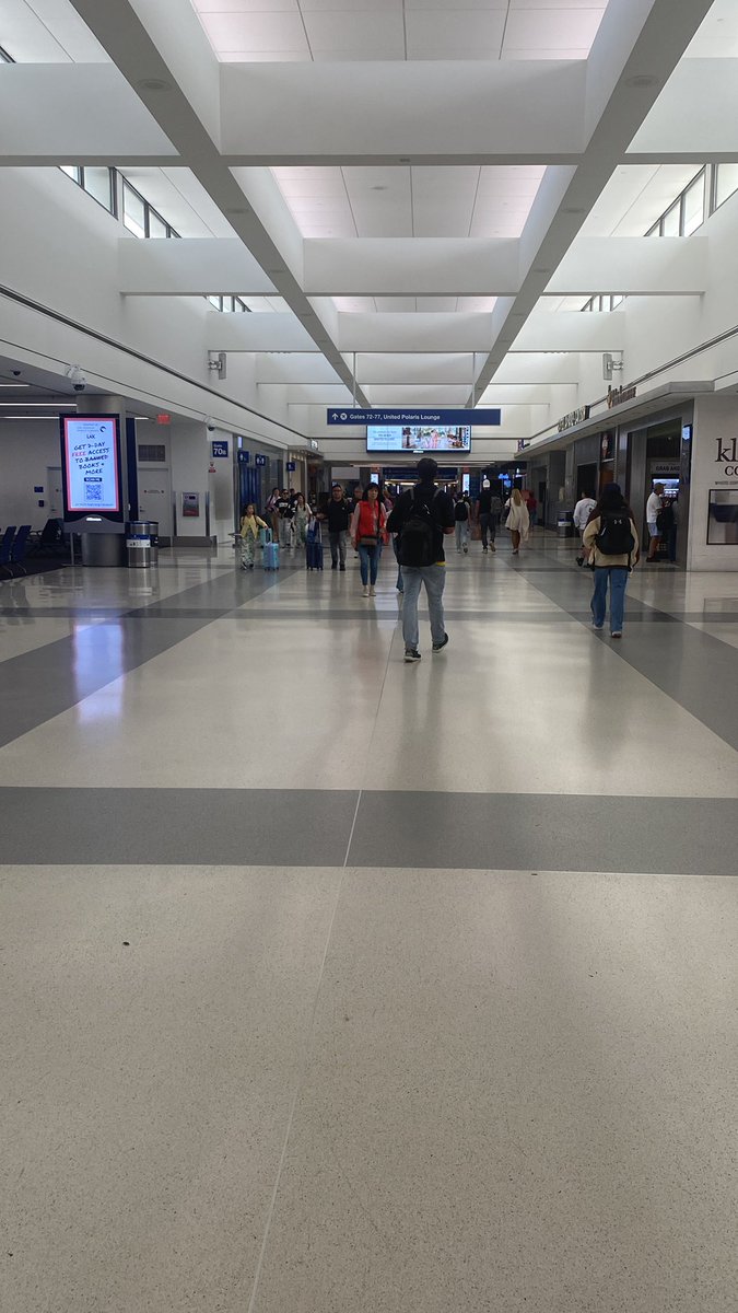 animositylol's tweet image. I HOPPED OFF THE PLANE AT LAX