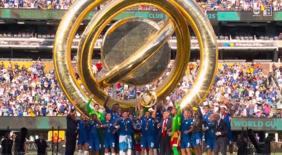 TrendEPL's tweet photo. - أبطال العالم! 🔵🏆 https://t.co/MtIhSYydNg