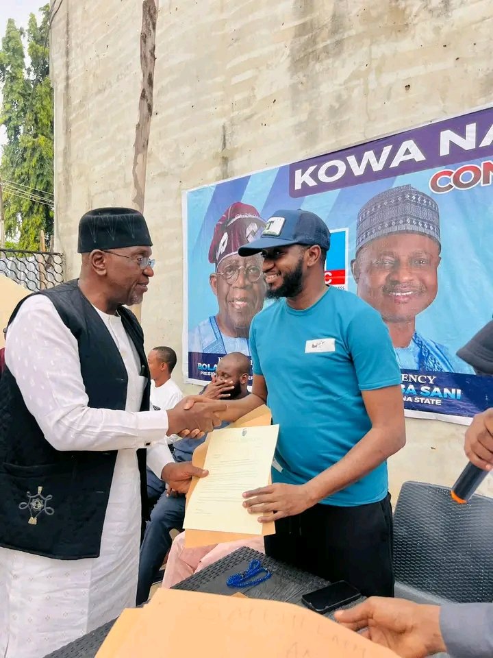 Hon. Abdulazeez Abubakar Kaka <a href="/Abunaah/">Abdulazeez Abubakar Kaka</a> congratulates the newly appointed LG aides across Kaduna State and urges them to serve with honesty, dedication &amp; integrity.

 May Allah grant you strength to deliver.
#TeamKaka 
#KadunaNorth 
#Leadership 
#KowaNamuNe