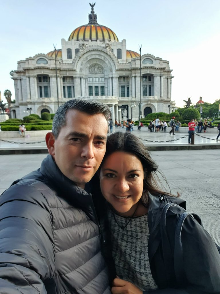 🚨 Imagina que te enamora un coronel que se muestra encantador, romántico y espléndido. Al poco tiempo de relación te confiesa que es casado, te embarazas, se enoja pero acepta a su hija, aunque elude su obligación de registrarla. Después, cuando en SEDENA le descuentan el 25 por