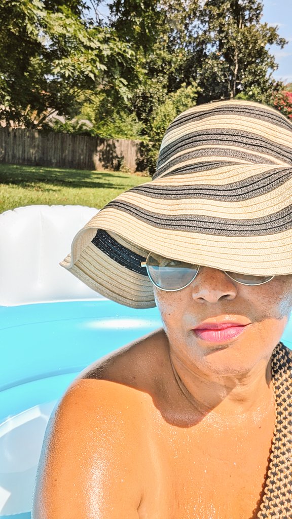 d_bead's tweet image. I'm an artist, and I'm sensitive about my shi🎨t. ☀️🩵 #SelfCare #HotFunintheSummerTime 💛☀️#DesignerOfMyLife #SunGoddess
