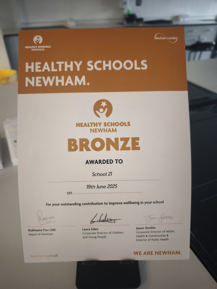 School21 Art, Design & Technology Dept (@s21art) on Twitter photo <a href="/a_gumbeer/">Mrs Gumbeer</a> and Mr O'Connor received the Healthy Schools Bronze Award awarded to <a href="/school21_uk/">School 21</a> <a href="/NewhamLondon/">Newham London 💙</a>. Well done to our hardworking staff for this achievement!
#healthyschool #newham #foodeducation #school21 <a href="/a_gumbeer/">Mrs Gumbeer</a> and Mr O'Connor received the Healthy Schools Bronze Award awarded to <a href="/school21_uk/">School 21</a> <a href="/NewhamLondon/">Newham London 💙</a>. Well done to our hardworking staff for this achievement!
#healthyschool #newham #foodeducation #school21