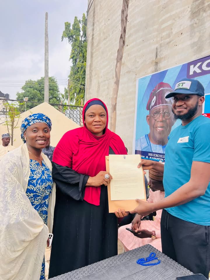 Hon. <a href="/Abunaah/">Abdulazeez Abubakar Kaka</a> congratulated all new appointees across Kaduna State LGAs on this vital opportunity to serve.
He charged them to serve with honesty, integrity, and dedication.
May Allah grant you strength for your responsibilities, amen.

#kowaNamuNe✌🏻