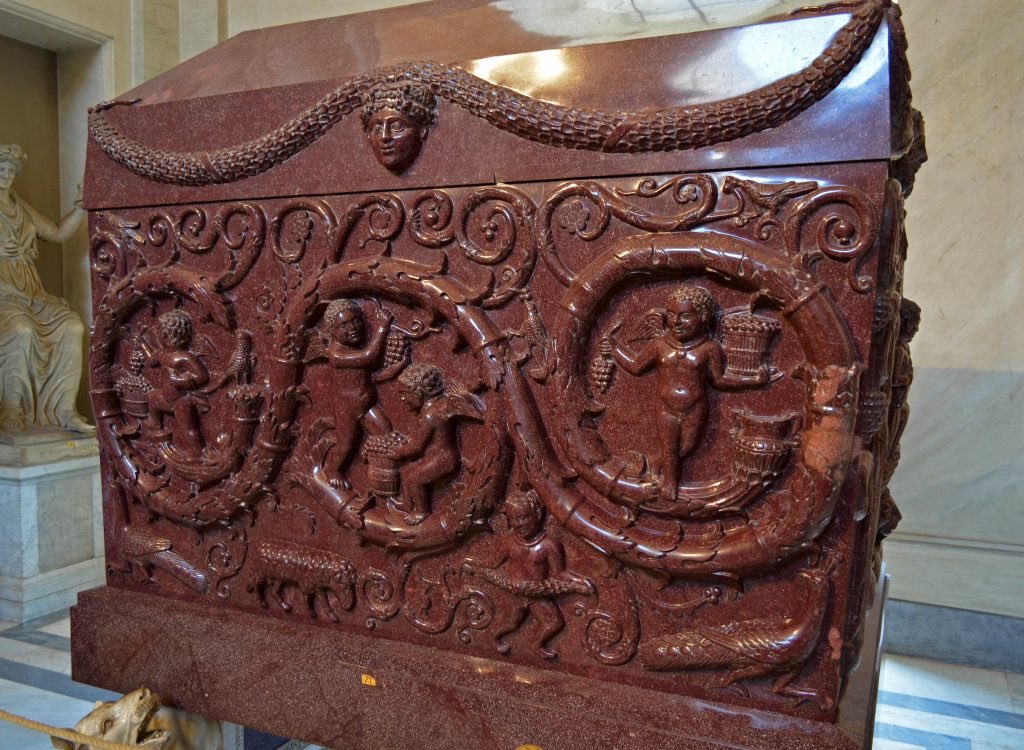 hekwoys's tweet image. Purple porphyry, the most precious Roman marble, came from one mine in Egypt, lost in the Arab invasions. Medieval and Renaissance porphyry was entirely recycled from ruins. Napoleon searched for it in Egypt in vain; his tomb is red quartzite. The English rediscovered it in 1823.