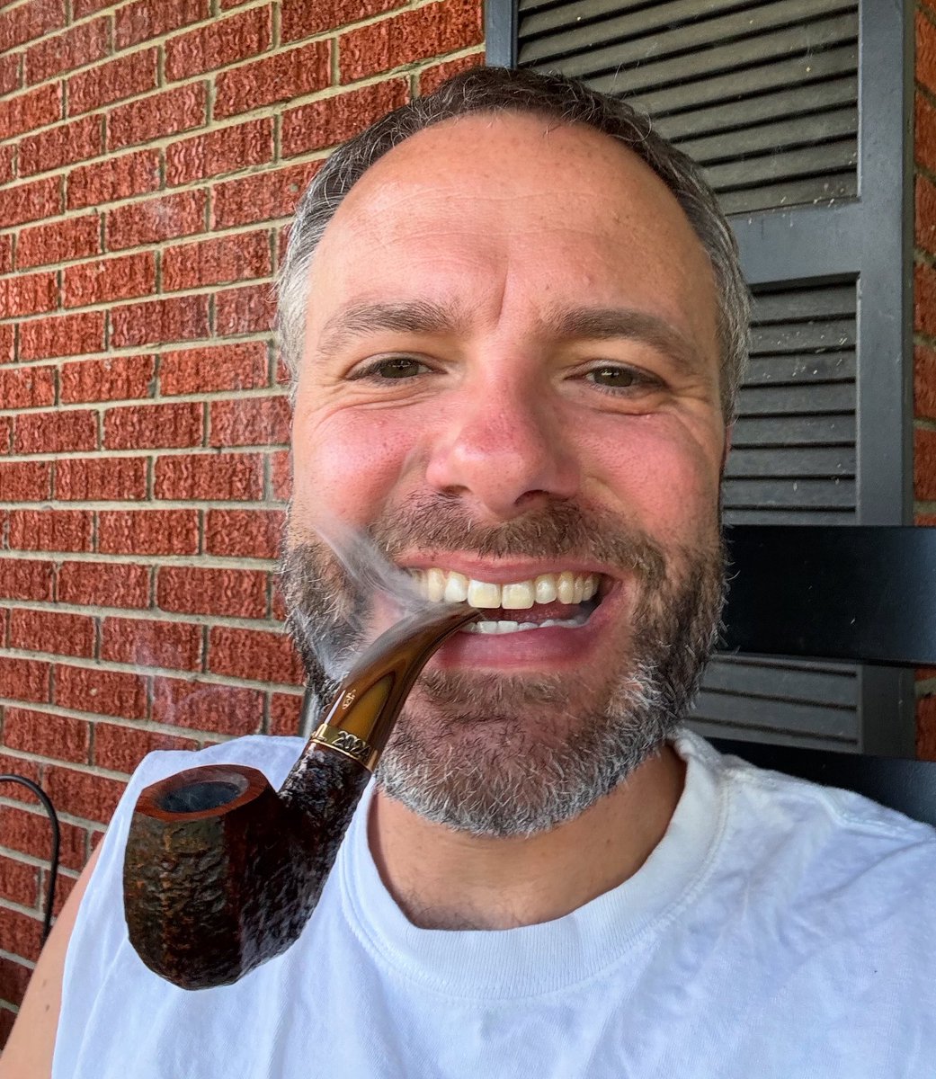 Sunday smoke in my Pipe Club of London 2024 Savinelli. Cheers!

#pipes #pipesmoking #pipesmoker #pipecommunity #pipecollector #thepipeprofessor #tobaccopipes #tobaccopipesmoking #smokingpipes #botl #ytpc 
#thesnuffbox #pipefuls #pipeandcigarpeople