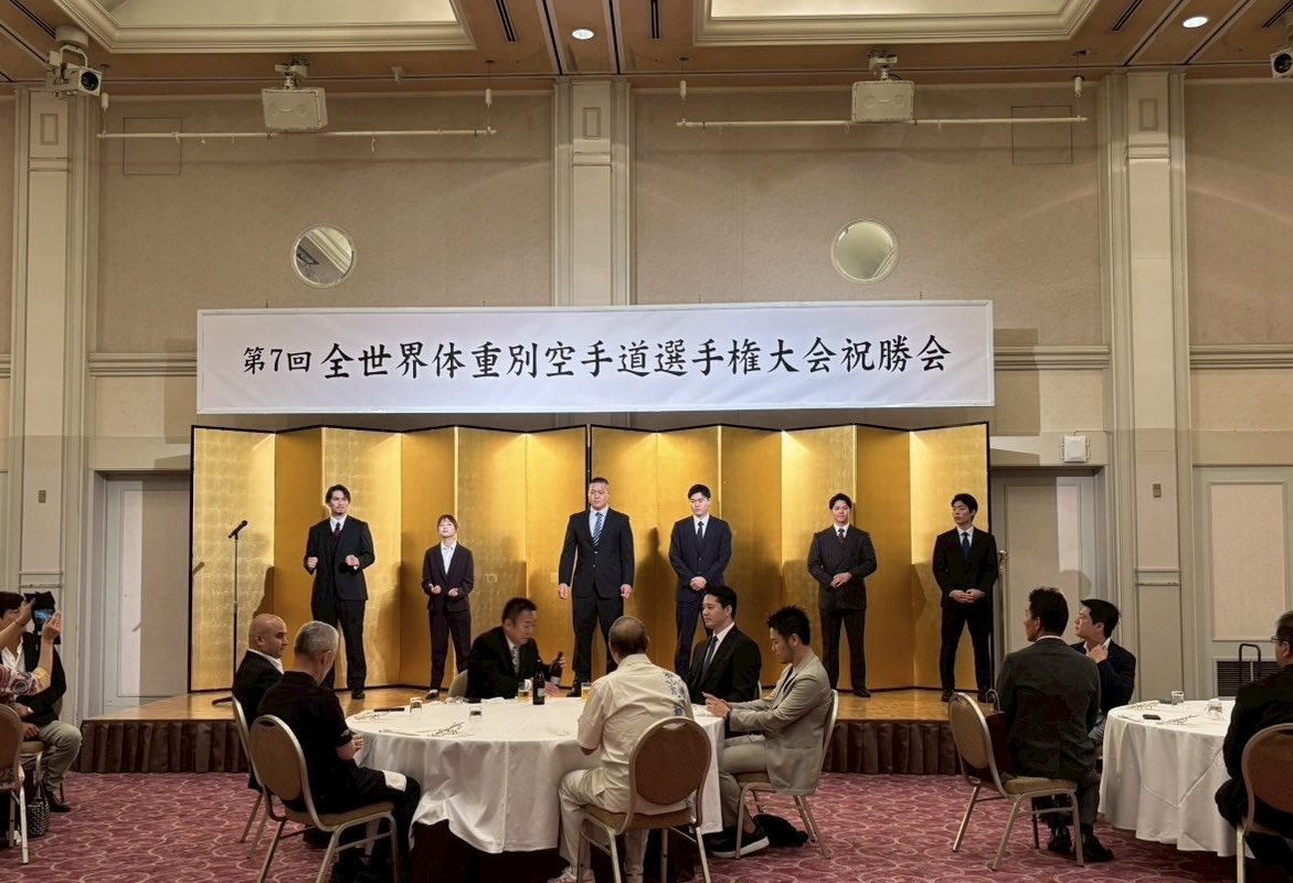 77ko_ta's tweet photo. 先週は世界大会の祝勝パーティ、昨日は交流試合の総合司会を務めさせていただきました🎤
皆様おめでとうございます👏🏻 https://t.co/KZLiL3dLkL