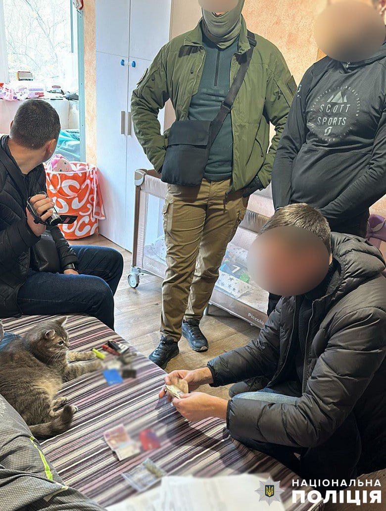 бумажка моя, а оцей пакет не мій