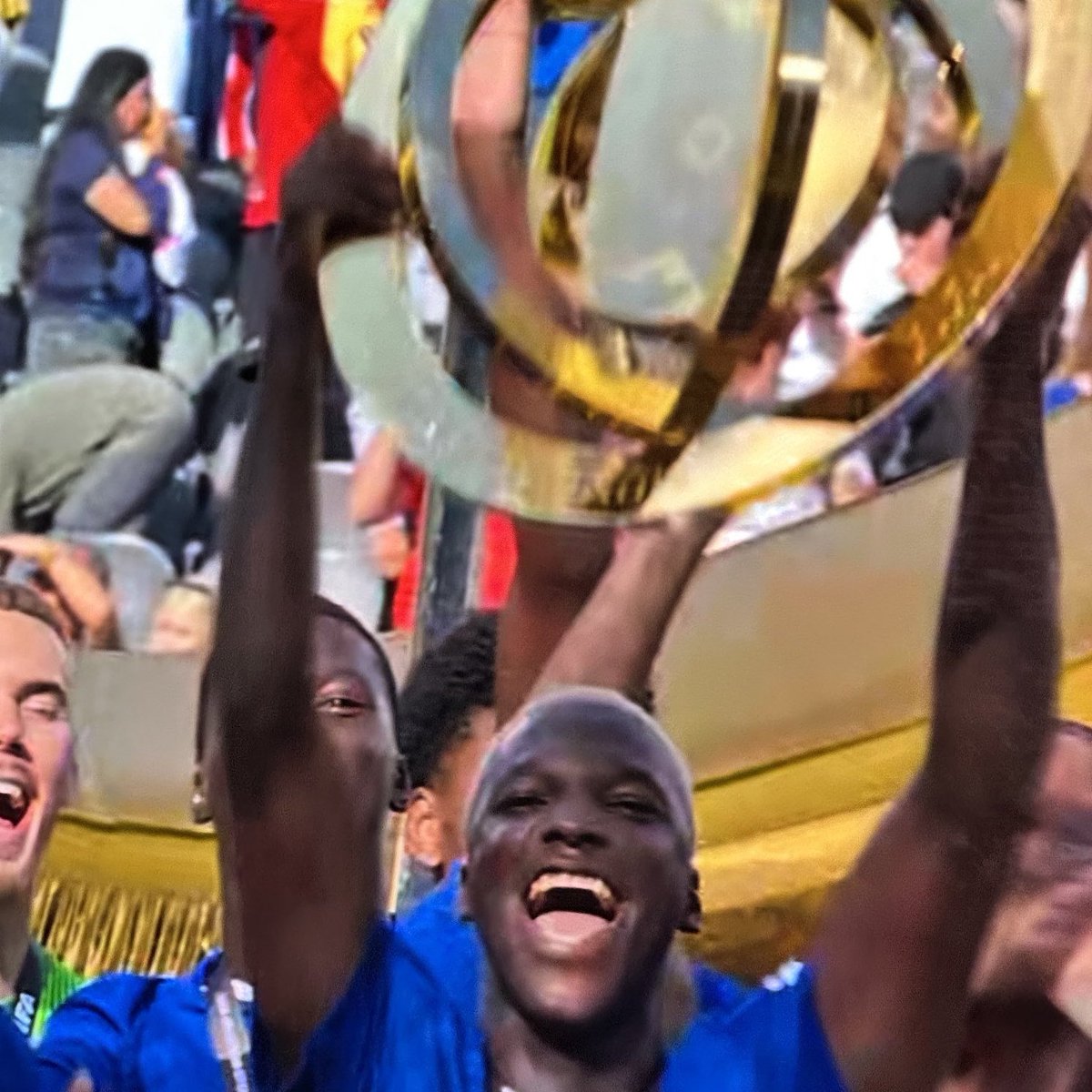 "Blue is the colour, football is the game". Chelsea! 🏆

Gracias Moisés Caicedo por esta gran alegría para el Ecuador 🇪🇨⚽