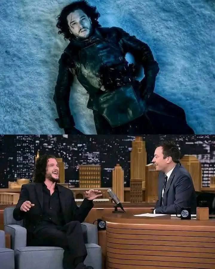 KingTargaryenn's tweet photo. Kit Harington y su divertida anécdota después de la muerte de Jon Snow al final de la 5ª temporada:

“Una vez iba conduciendo a gran velocidad hacia la casa de mis padres y un policía me detuvo. Entonces el oficial me dice: - Hay dos maneras de arreglar esto: me puedes seguir a la comisaría para proceder al arresto… o puedes decirme si estás vivo en la próxima temporada de Game of Thrones.

Me reí en ese momento, pero la expresión en la cara del policía no cambió en absoluto, era en serio.
Entonces le contesté: "Sí, estoy vivo".
Él me respondió: –"Siga su camino, Lord Comandante".”
————————————
Para disfrutar de más contenido sobre este universo asegúrate de estar siguiéndome a esta cuenta, se agradece.