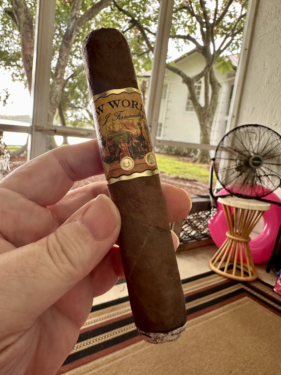 Stogie Chas is smoking New World Dorado. Rated with thumbs up! dojoverse.com/news-feed/p/69…