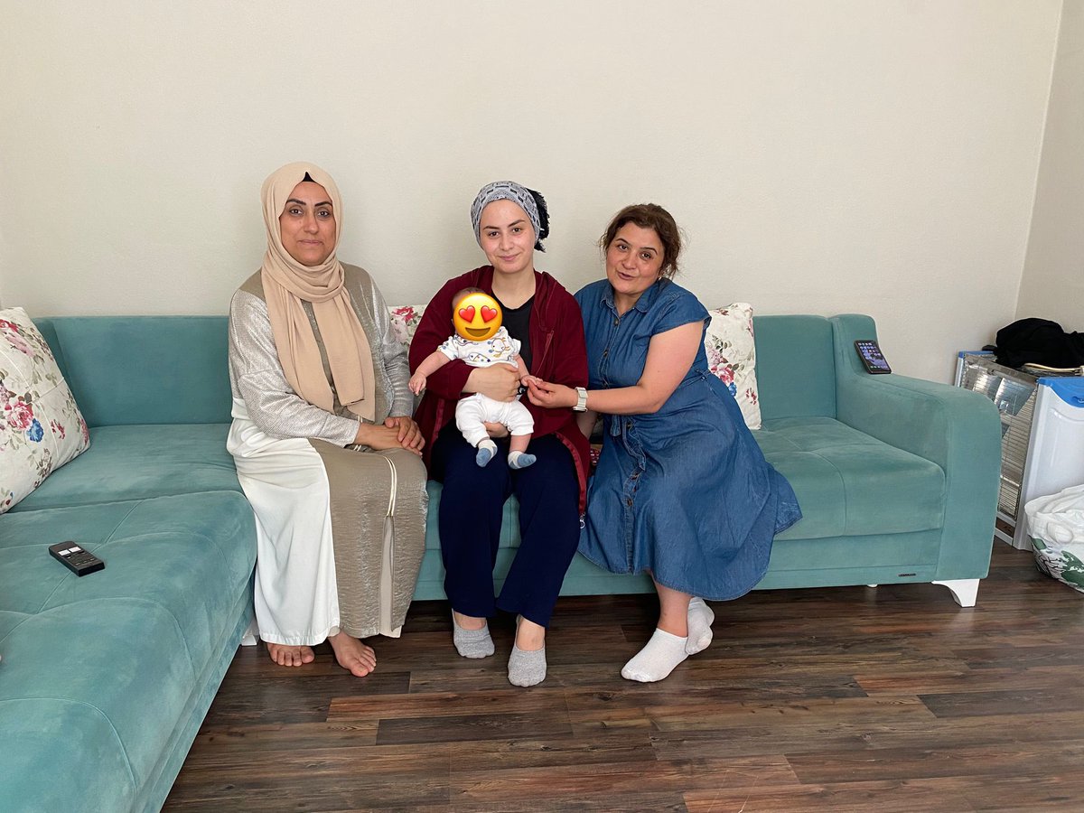 AK Kadın Gebze (@gebzeakkadin) on Twitter photo 📌KÖŞKLÜÇEŞME MAHALLESİ
Mahalle başkanımız ve yönetimimiz ile birlikte bebek ziyaretimizi yaptık. Allah hayırlı evlat olmayı nasip etsin.
#AkKadınGebze
#DurmakYokYolaDevam🇹🇷
#HepYeniHepİleri🇹🇷
<a href="/tugbaisikercan/">Tuğba IŞIK ERCAN</a>
<a href="/AKKADINGM/">AK Parti Kadın Kolları</a>
<a href="/SahinTalus/">Dr.Şahin Talus</a>
<a href="/yyaseminozdemir/">Yasemin Özdemir 🇹🇷🇹🇷🇹🇷</a>
<a href="/akkadinkocaeli/">AK Kadın Kocaeli</a>
<a href="/HabibeRak/">Habibe Çırak🇹🇷</a> 📌KÖŞKLÜÇEŞME MAHALLESİ
Mahalle başkanımız ve yönetimimiz ile birlikte bebek ziyaretimizi yaptık. Allah hayırlı evlat olmayı nasip etsin.
#AkKadınGebze
#DurmakYokYolaDevam🇹🇷
#HepYeniHepİleri🇹🇷
<a href="/tugbaisikercan/">Tuğba IŞIK ERCAN</a>
<a href="/AKKADINGM/">AK Parti Kadın Kolları</a>
<a href="/SahinTalus/">Dr.Şahin Talus</a>
<a href="/yyaseminozdemir/">Yasemin Özdemir 🇹🇷🇹🇷🇹🇷</a>
<a href="/akkadinkocaeli/">AK Kadın Kocaeli</a>
<a href="/HabibeRak/">Habibe Çırak🇹🇷</a>