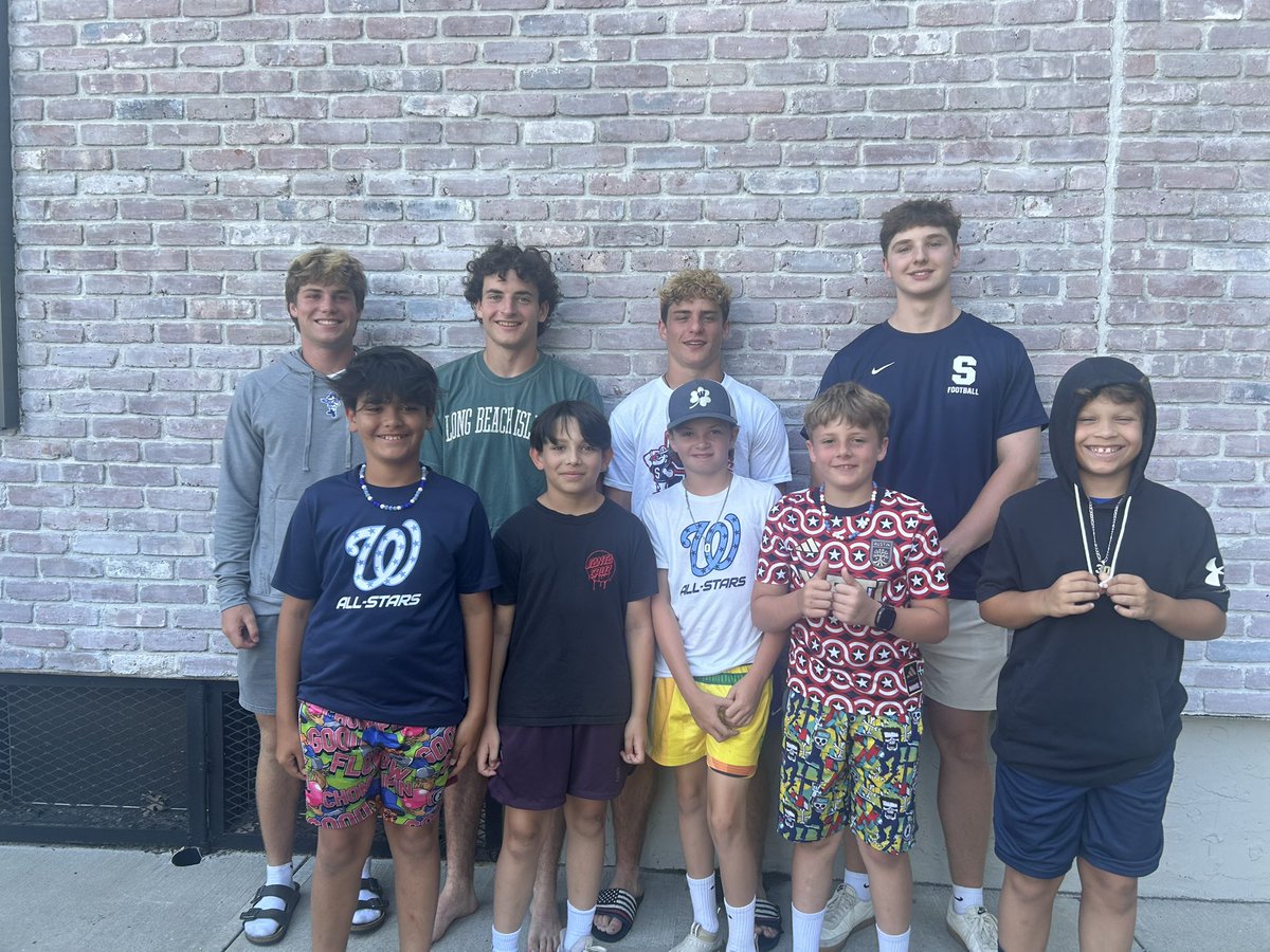 StaplesFootbal1's tweet image. Great breakfast at the @sherwooddinerct with our Future Wreckers who won the Breakfast with the Captains Auction.
GO WRECKERS!! #cthsfb