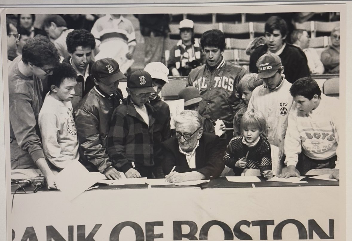 Yvan Montgury, The Gravedigger (@yvanmontgury) on Twitter photo Johnny Most, the voice and face of the Boston Celtics ☘️
📸 : Steven Lipofsky <a href="/OldSchoolBoston/">Old School Boston</a> Johnny Most, the voice and face of the Boston Celtics ☘️
📸 : Steven Lipofsky <a href="/OldSchoolBoston/">Old School Boston</a>