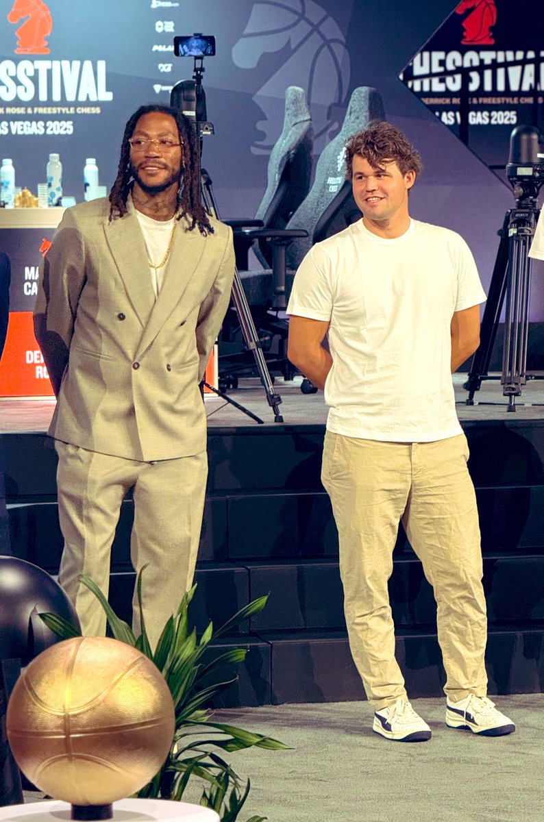 BenGolliver's tweet image. Former NBA stars Derrick Rose and Rajon Rondo are competing in the “Chesstival” tournament in Las Vegas with grandmasters Magnus Carlsen and Hikaru Nakamura @chesscom