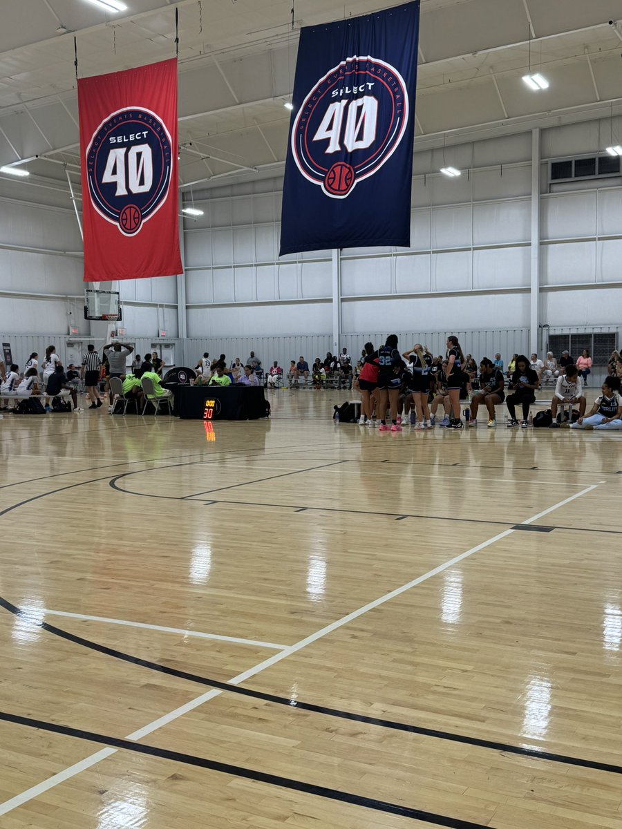 TeamKiddTexas's tweet image. Started the day right 🙏 

17U S40 over OBG Elite 67-53. One more game for the day. NY Havoc at 7:20pm on Court 6. Playing with purpose, grit, and for His glory. 

Let’s finish strong! 

#staytrueplaytrue #MidwestSummerClassic 
#tths40