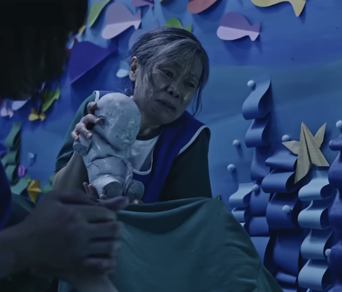 they’re real professionals bc if someone held this in my face while pretending to cry i’d start hollering