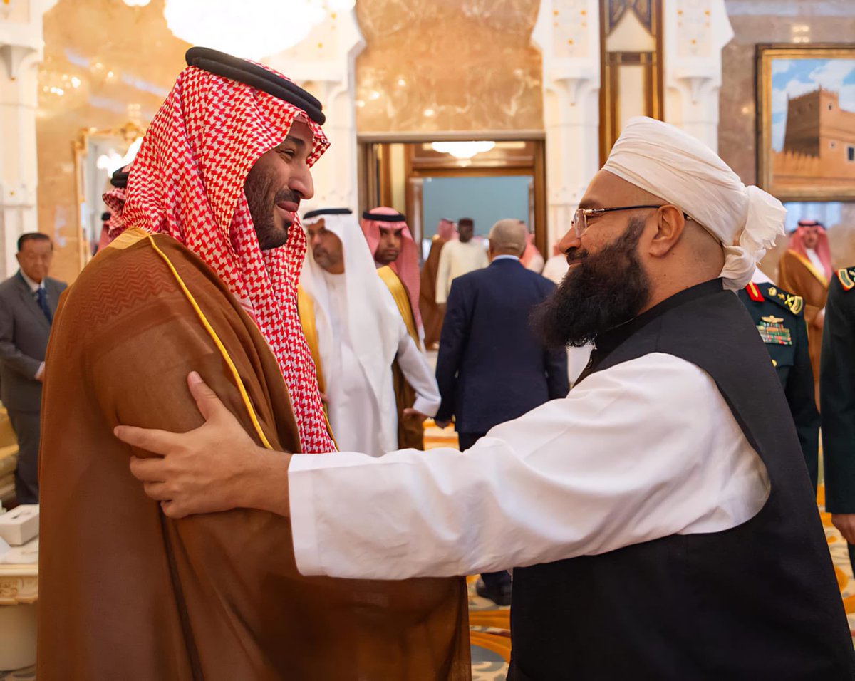 رئيس مجلس علماء "باكستان" الشيخ "طاهر محمود أشرفي": 

نرحب بالحوار مع "الهند" لإنهاء النزاع، و "الرياض" أفضل مكان للحوار والتفاوض لحل الخلاف، تحت إشراف قائد السلام ولي العهد الأمير #محمد_بن_سلمان