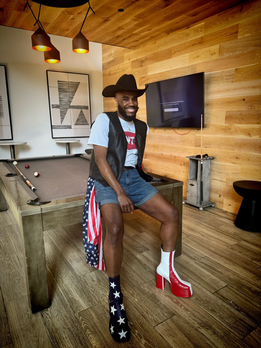 MessyMyles's tweet photo. 🇺🇸 #Cuntry https://t.co/w5Whqd2vXp