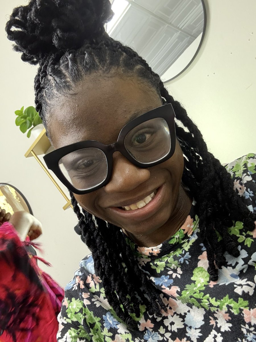 Dyed my hair back black and I feel afresh. 😌