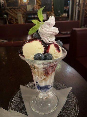 cafetointeria's tweet photo. いつも有難うございます
今年のブルーベリーパフェ
今週よりご提供となります🙇
ブルーのジュレ、
自家製ブルーベリーソース、
余市町オーガニックブルーベリー、
爽やか酸味のヨーグルト。
体に優しく見た目も涼やかです。
※ブルーベリーソース��無くなる迄のご提となります

#ブルーベリーパフェ https://t.co/QIWSJgume5
