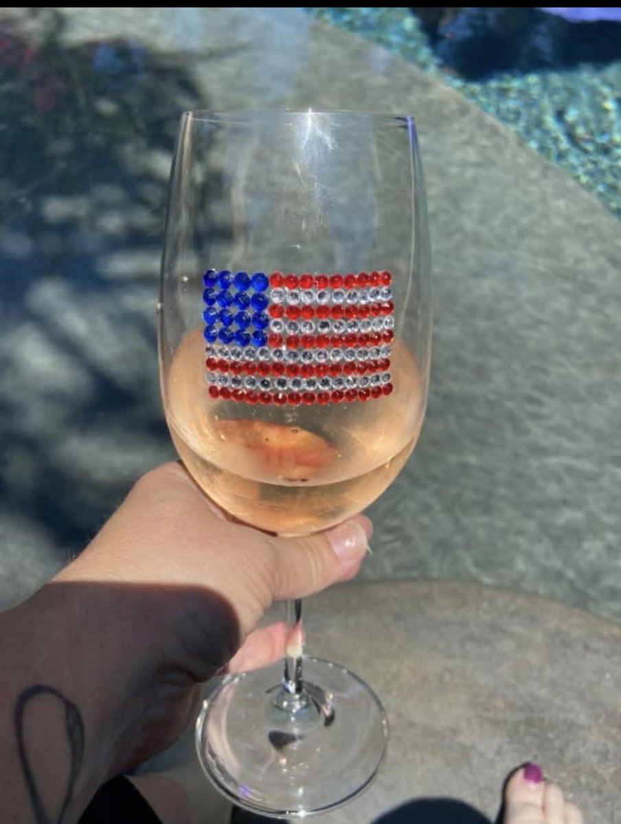 Sip up America !!! Another fun custom glass for the summer with crystals 
Bling #bling #wine #wineglass #tipsygirlwine