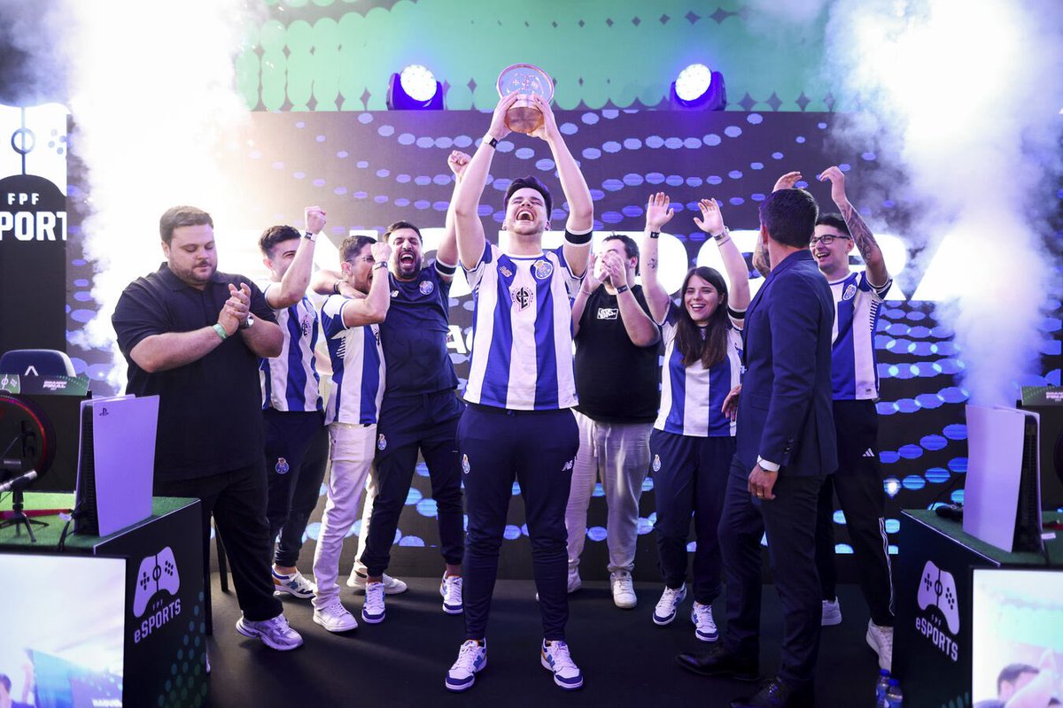 CAMPEÃO NACIONAL 2025 🏆🇵🇹

Estou muito feliz por conquistar finalmente este título. Ser campeão nacional pelo meu clube do coração tem um significado impossível de descrever. 💙

Este título é dedicado em especial ao Diogo e André , e à família. 🤍🙏🏻

É nossa Dragões!! 💙🐉