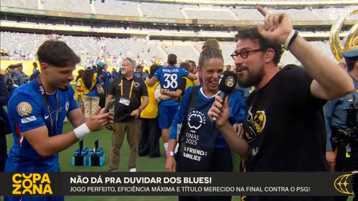 debateydebate's tweet photo. A esposa do Pedro Neto pediu pra tirar foto com o Beltrão pq é fã do Aqueles Caras KKKKKKKKKKKKKKKKKKKKKKKKKKKKKKKKKKKKKKKKKKK

MUITO FODA https://t.co/l8b5mwLhqI
