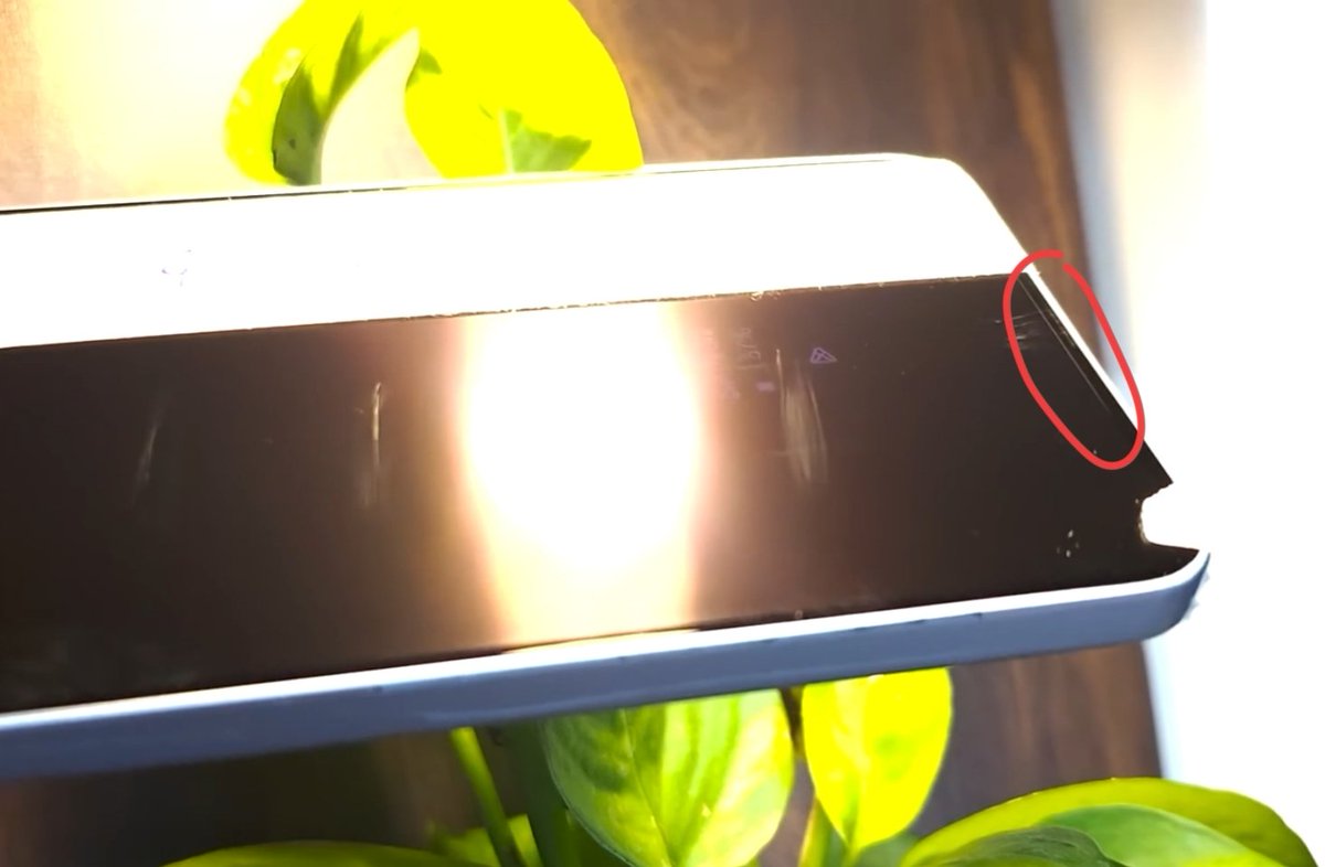 rksharmatech's tweet photo. @ParasmeSaurabh Sir, I didn't expect biased videos from you. Today I watched your nord 5 video and display scratch test seems fake. The way light reflects on display seems there is a matte protector applied during the scratch test. I can clearly see the protector lining at the bottom of display. https://t.co/N1njdQDxad