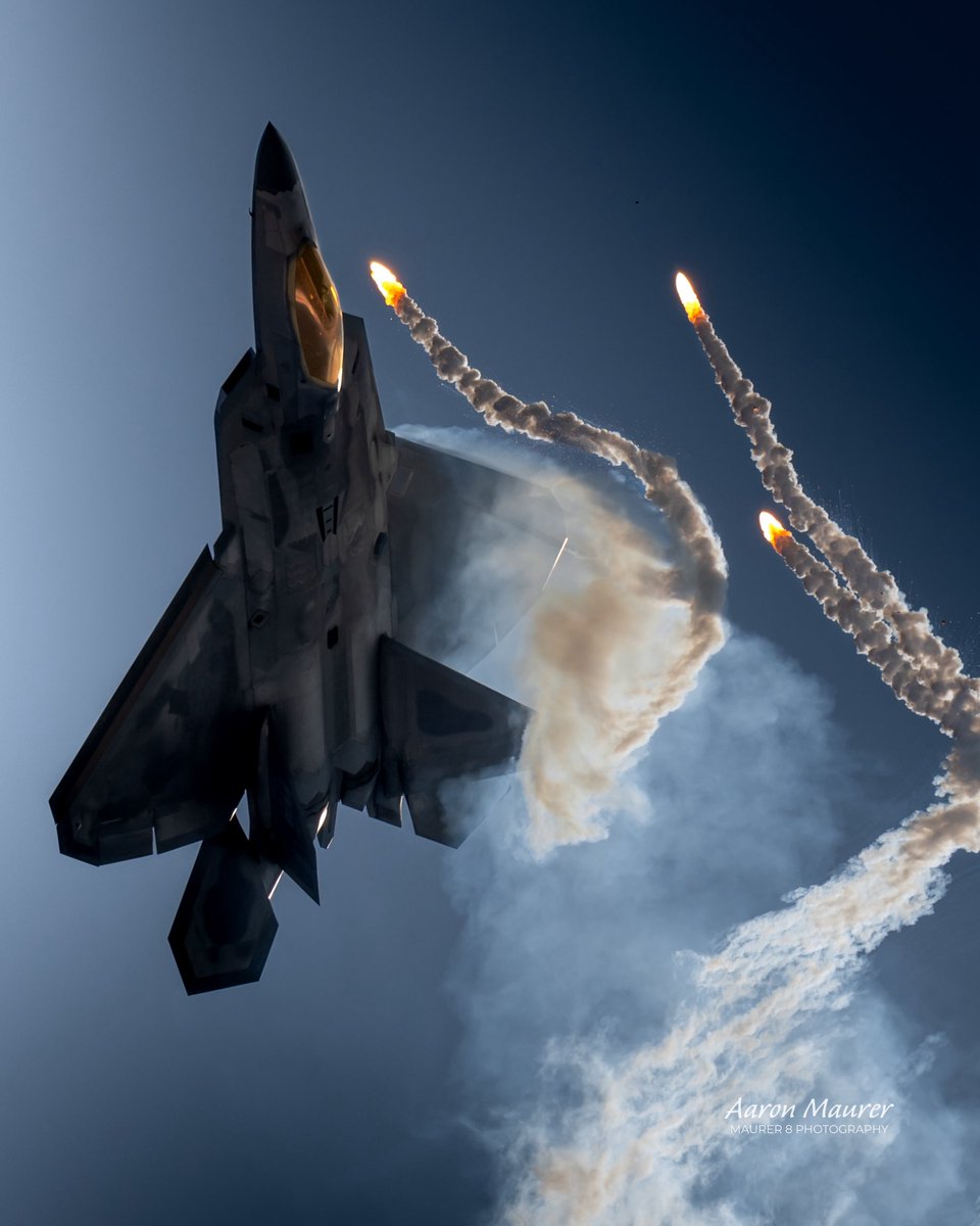 maurer8photo's tweet image. Since I shared some awesome shots of the F-35A dropping flares, thought it only reasonable to also share some photos of the F-22 Raptor dropping flares. @PacificAirshow greatness!
#f22