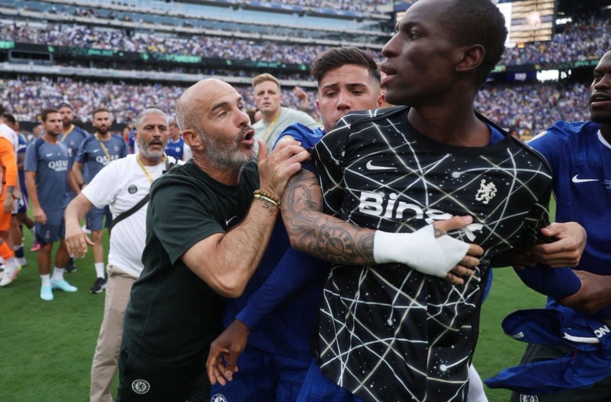 CFC_Dubois's tweet image. Jackson heard scrap and was there within seconds 😭😭😭😭