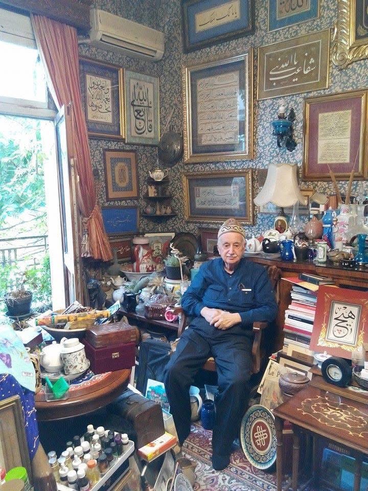 Mevlevî ol, Nakşî ol, Kadirî ol, Halvetî ol, Şazelî ol… 
Velhasıl turûk-i aliyeden birinin muhibbî veya dervişi ol. 
Tasavvuf neş’esinden mahrum kalma.

Mehmet Şevket Eygi Beyfendi