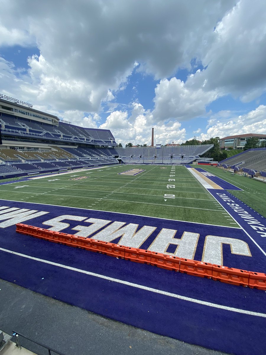 ZionRay2027's tweet photo. I had the privilege to visit @JMUFootball today with my coaches and teammates. Thank you to the James Madison University football staff for the invite! @WY_BulldogsFB @WYFBcoachMiller https://t.co/YB5Spa7jD5